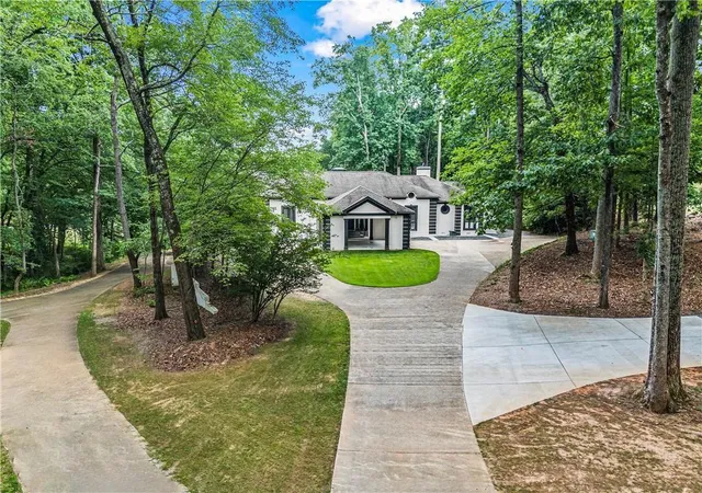 Photo 3 of Single family home for sale at 1126 Wedgefield Dr Sw, Marietta, GA 30064 | MLS# 7822260 | Listing updated on 2026-08-26