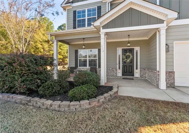 Photo 3 of Single family home for sale at 204 Clear Springs Ct, Jackson, GA 30233 | MLS# 7823418 | Listing updated on 2026-09-11