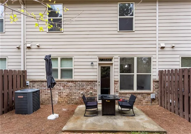 2nd image of 933 Spicy Oak Dr, Lawrenceville, GA 30044 | MLS# 7728070