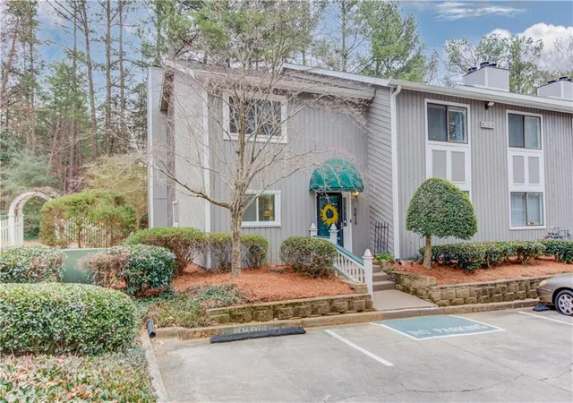 3rd image of 5618 Woodmont Blvd, Peachtree Corners, GA 30092 | MLS# 7823688