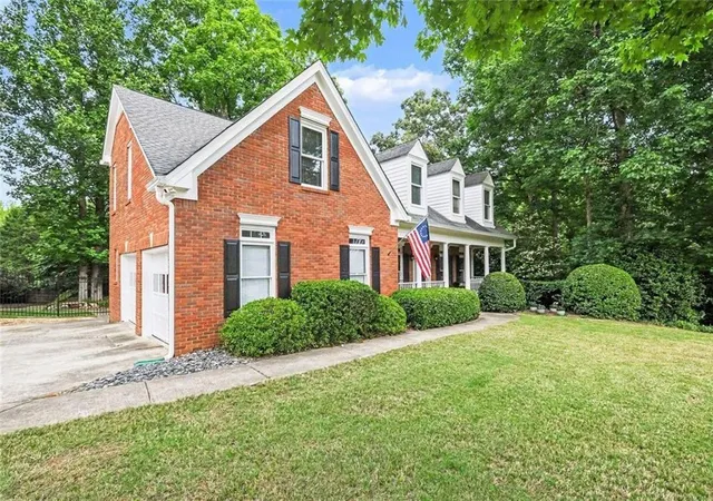 Photo 2 of Sale Pending at 2737 Duncans View Tr Ne, Buford, GA 30519 | MLS# 7767348 | Listing updated on 2026-09-02