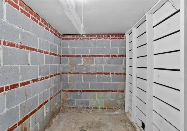 2nd image of 578 Goldsboro Rd NE, Atlanta, GA 30307