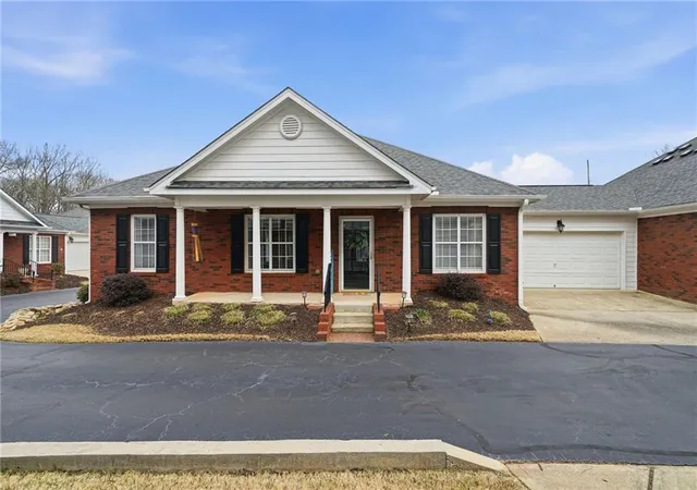 Homes for sale in Woodstock, GA | 102 Courtyard Ln, Woodstock, GA 30189 | MLS# 7700081