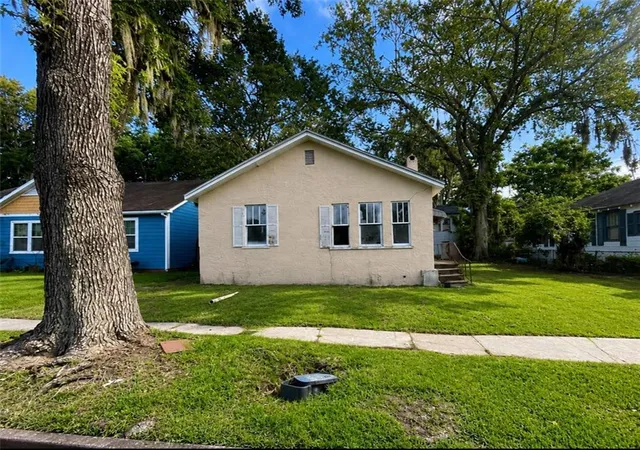 Homes for sale in Savannah, GA | 1307 E 42nd St, Savannah, GA 31404 | MLS# 7785275