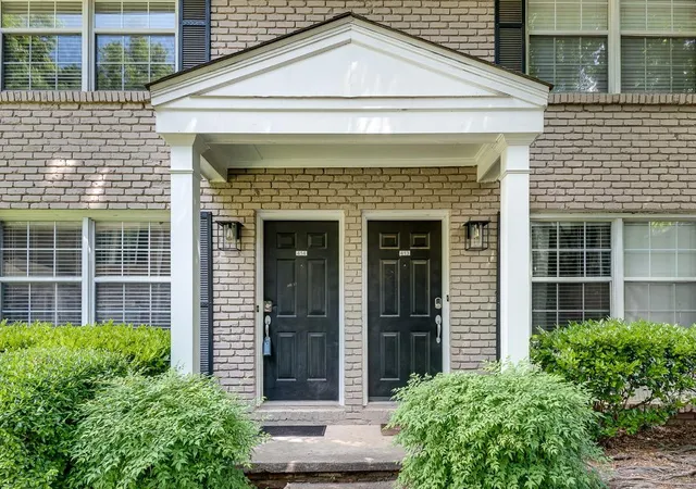 Listing Photo 3 - Condo for sale in building located at 2232 Dunseath Ave Nw, Atlanta, GA 30318 - Unit #414