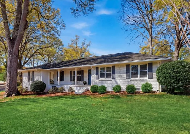 1st image of 555 Allgood Rd Ne, Marietta, GA 30060 | MLS# 7740910