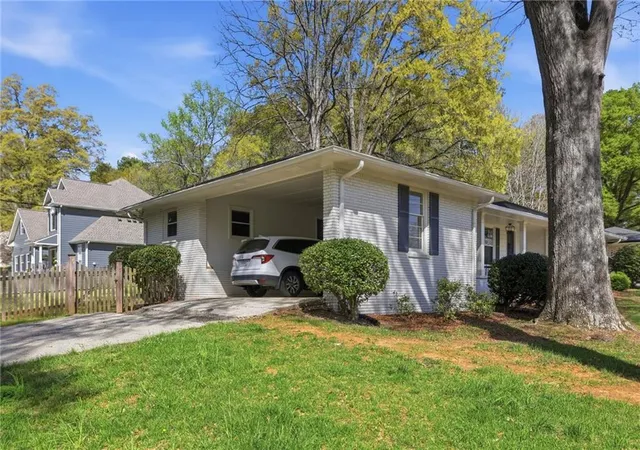 32nd image of 555 Allgood Rd Ne, Marietta, GA 30060 | MLS# 7740910