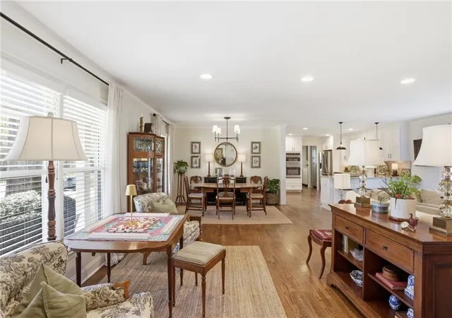 4th image of 555 Allgood Rd Ne, Marietta, GA 30060 | MLS# 7740910