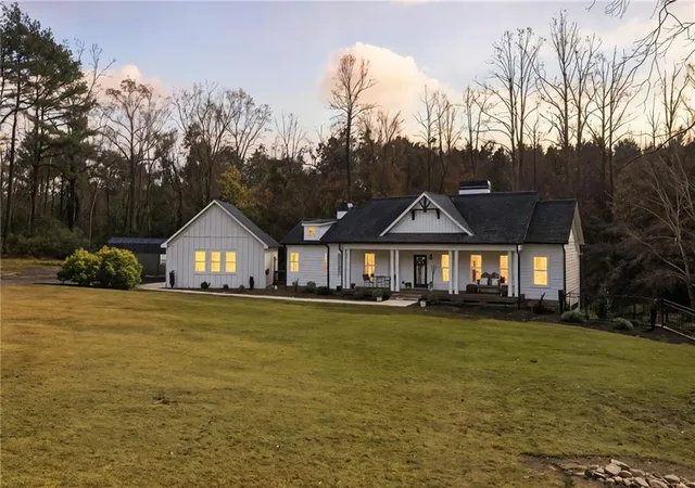 Photo 3 of Single family home for sale at 737 Sardis Cir, Canton, GA 30114 | MLS# 7804938 | Listing updated on 2026-10-31