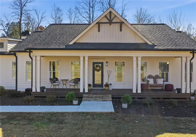Photo 4 of Single family home for sale at 737 Sardis Cir, Canton, GA 30114 | MLS# 7804938 | Listing updated on 2026-10-31