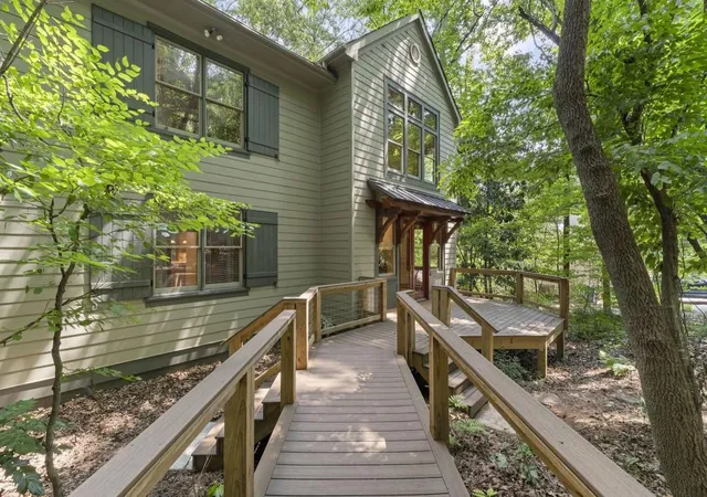 3rd image of 3886 Harts Mill Ln, Brookhaven, GA 30319 | MLS# 7812640