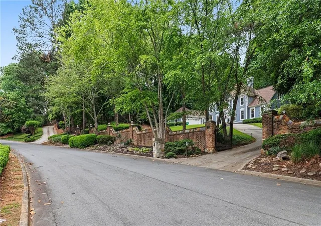 Photo 3 of Single family home for sale at 590 Valley Hall Dr, Sandy Springs, GA 30350 | MLS# 7767532 | Listing updated on 2026-09-03