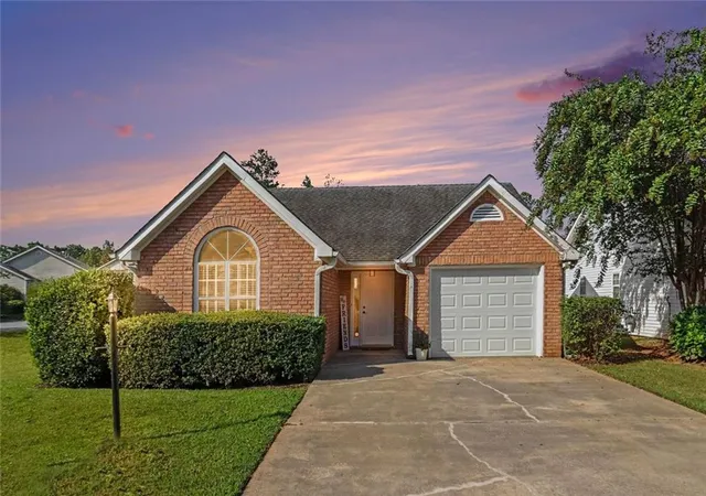 Photo 1 of Single family home for sale at 37 Greentree Dr, Newnan, GA 30265 | MLS# 7825629 | Listing updated on 2026-09-28
