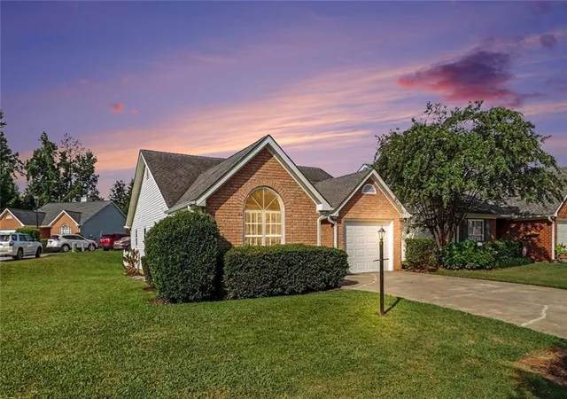 Photo 2 of Single family home for sale at 37 Greentree Dr, Newnan, GA 30265 | MLS# 7825629 | Listing updated on 2026-09-28