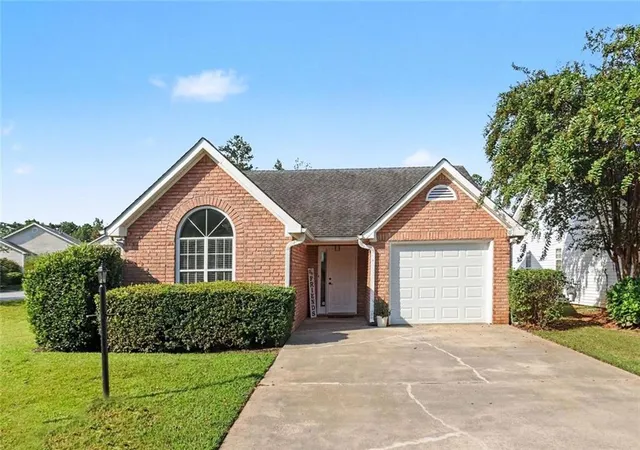 Photo 4 of Single family home for sale at 37 Greentree Dr, Newnan, GA 30265 | MLS# 7825629 | Listing updated on 2026-09-28