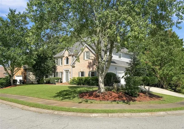3rd image of 1735 Riverglen Dr, Suwanee, GA 30024 | MLS# 7806741