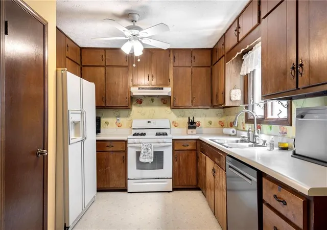 3rd image of 2829 Quinbery Dr, Snellville, GA 30039 | MLS# 7824537