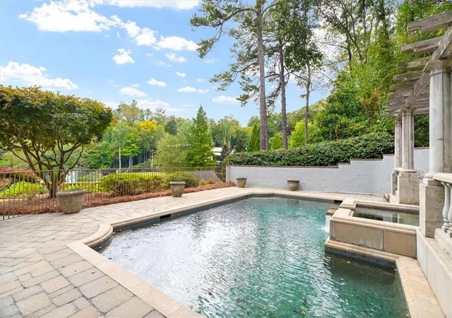 4th image of 745 Brookwoods Tr, Atlanta, GA 30342 | MLS# 7719939