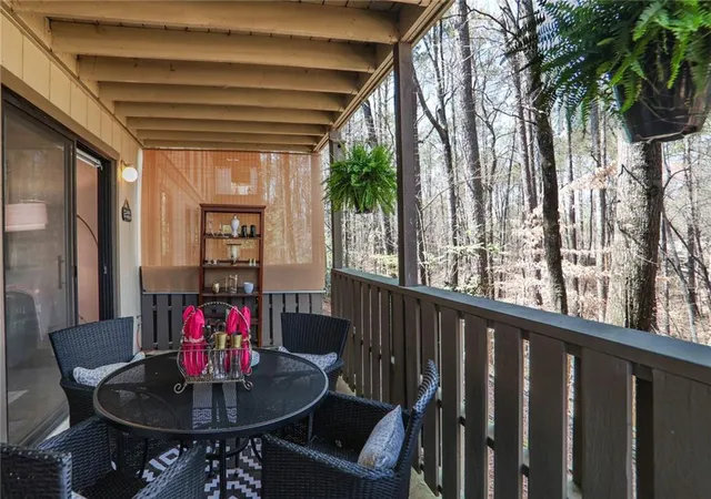 Listing Photo 2 - Condo for sale in building located at 210 Woodcliff Dr, Sandy Springs, GA 30350 - Unit #
