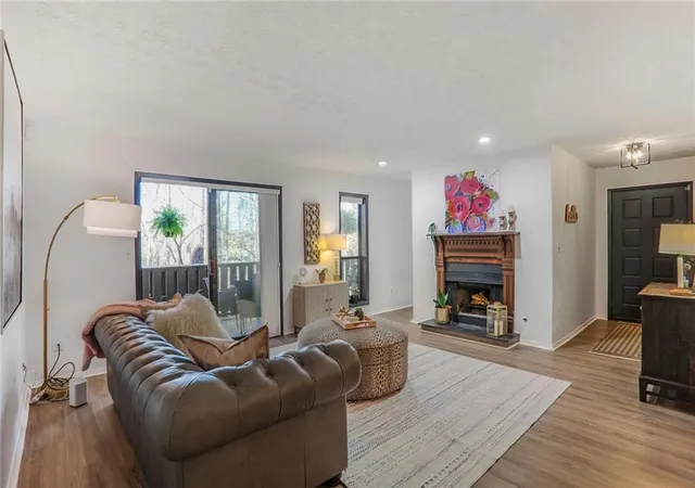 4th image of 210 Woodcliff Dr, Sandy Springs, GA 30350 | MLS# 7812636
