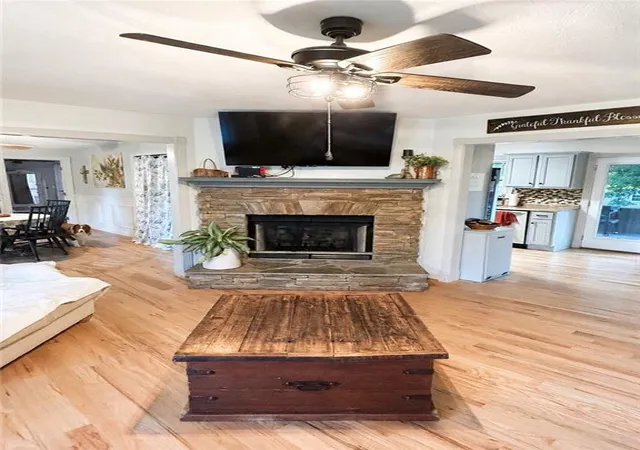 Photo 2 of Single family home for sale at 914 Whooping Crk Rd, Carrollton, GA 30116 | MLS# 7820997 | Listing updated on 2026-09-10