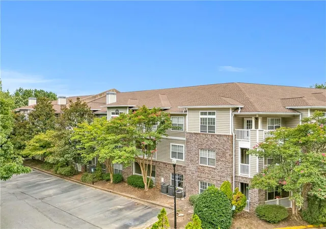 Photo 2 of Condo for sale at 2700 Pine Tree Rd Ne #1308, Atlanta, GA 30324 | MLS# 7828440 | Listing updated on 2026-08-31