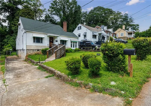Photo 2 of Sale Pending at 1667 Westhaven Dr Sw, Atlanta, GA 30311 | MLS# 7808747 | Listing updated on 2026-09-10