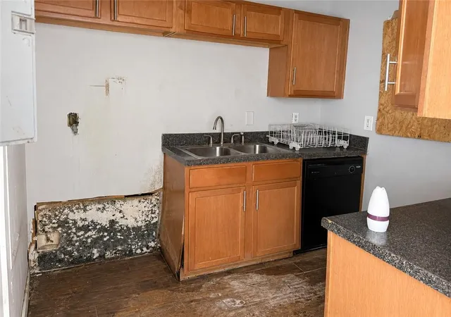 Photo 3 of Townhouse for sale at 1660 Stanton Rd #4B, Atlanta, GA 30311 | MLS# 7806762 | Listing updated on 2026-09-11