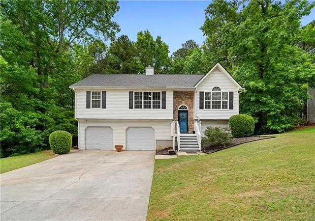 Photo 1 of Sale Pending at 1695 Cedar Hl, Douglasville, GA 30134 | MLS# 7775481 | Listing updated on 2026-08-18