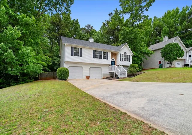 Photo 2 of Sale Pending at 1695 Cedar Hl, Douglasville, GA 30134 | MLS# 7775481 | Listing updated on 2026-08-18