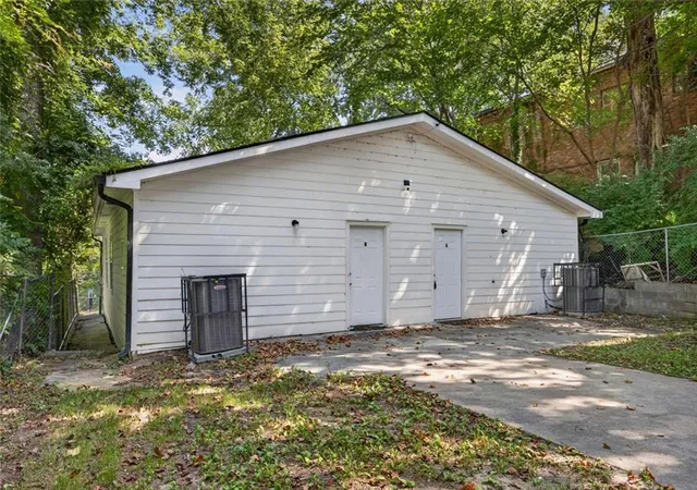 Listing Photo 2 - Condo for sale in building located at 2008 Joseph E Boone Blvd, Atlanta, GA 30314 - Unit #