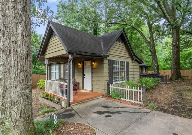 Homes for sale in Decatur, GA | 778 Mclendon Dr, Decatur, GA 30079 | MLS# 7759088