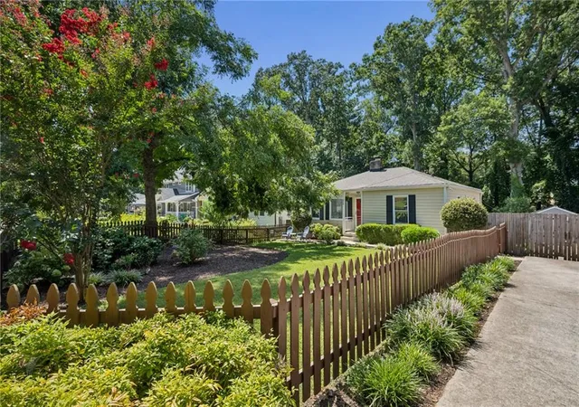 Photo 2 of Single family home for sale at 313 Eleanor St Se, Atlanta, GA 30317 | MLS# 7823945 | Listing updated on 2026-09-10