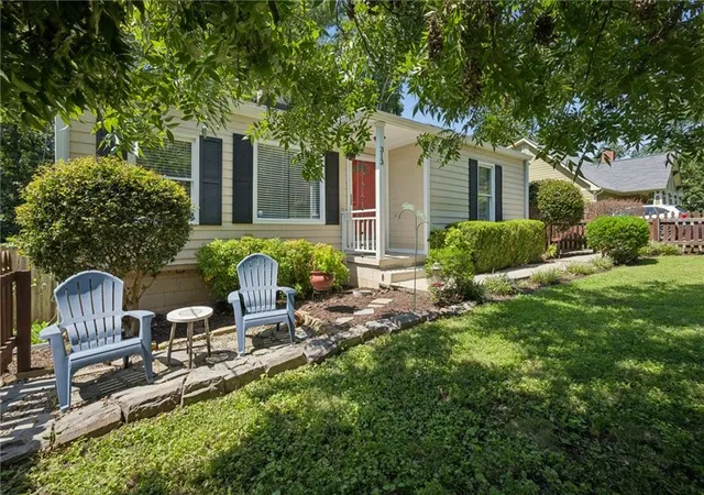 Photo 3 of Single family home for sale at 313 Eleanor St Se, Atlanta, GA 30317 | MLS# 7823945 | Listing updated on 2026-09-10