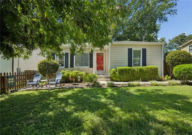 Photo 4 of Single family home for sale at 313 Eleanor St Se, Atlanta, GA 30317 | MLS# 7823945 | Listing updated on 2026-09-10