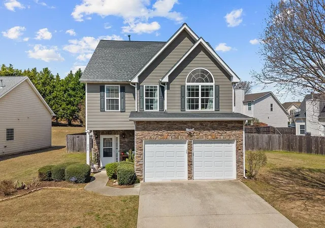 Photo 1 of Single family home for sale at 320 Blackwood Ln, Suwanee, GA 30024 | MLS# 7813000 | Listing updated on 2026-08-30