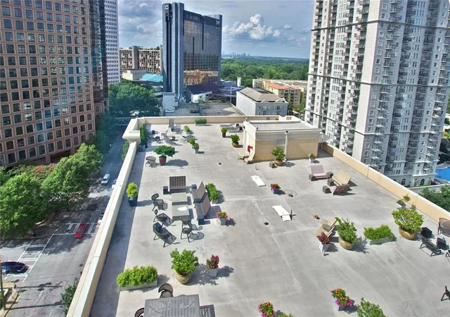 Listing Photo 2 - Condo for sale in building located at 1101 Juniper St Ne, Atlanta, GA 30309 - Unit #413