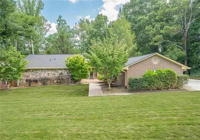 Photo 1 of Single family home for sale at 115 Farmstead Ln, Roswell, GA 30075 | MLS# 7803744 | Listing updated on 2026-09-14