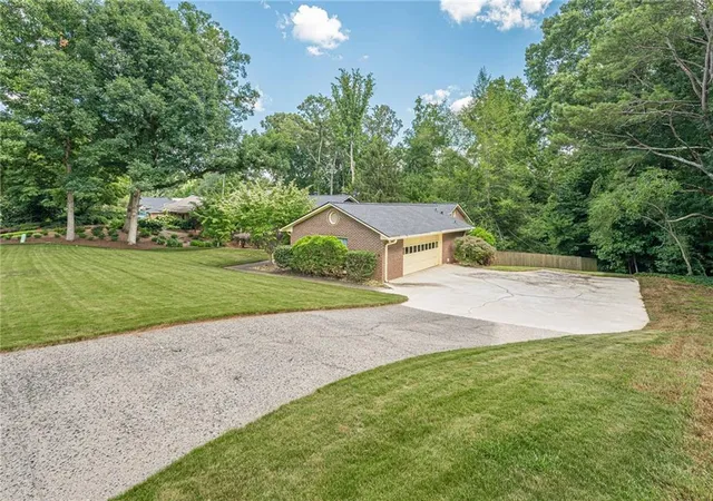 Photo 2 of Single family home for sale at 115 Farmstead Ln, Roswell, GA 30075 | MLS# 7803744 | Listing updated on 2026-09-14