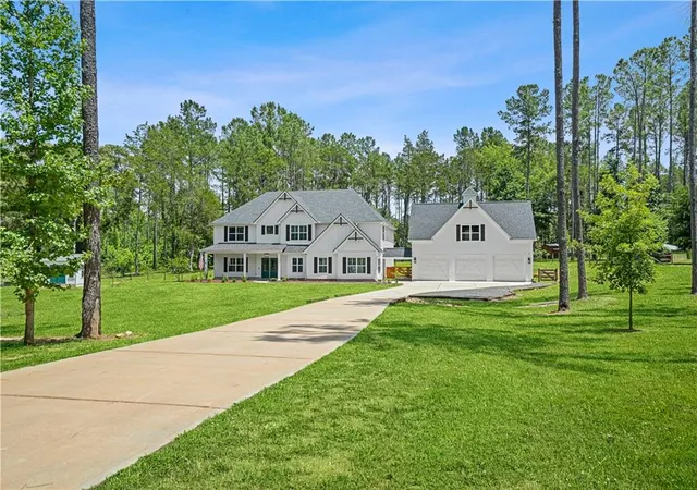 Photo 1 of Single family home for sale at 695 Dead Oak Rd, Senoia, GA 30276 | MLS# 7828994 | Listing updated on 2026-08-29