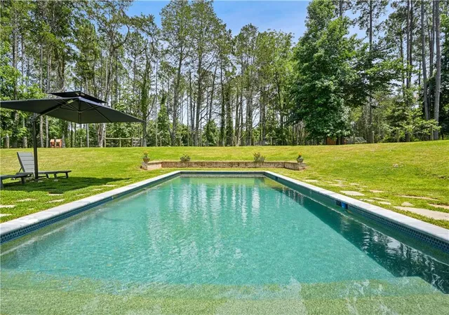 Photo 3 of Single family home for sale at 695 Dead Oak Rd, Senoia, GA 30276 | MLS# 7828994 | Listing updated on 2026-08-29