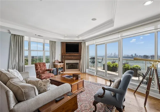 Photo 4 of Condo for sale at 2881 Peachtree Rd Ne #1703, Atlanta, GA 30305 | MLS# 7829138 | Listing updated on 2026-09-14