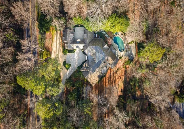 3rd image of 660 W Conway Dr Nw, Atlanta, GA 30327 | MLS# 7730435
