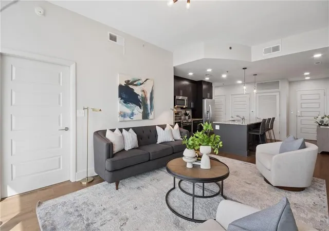 Listing Photo 5 - Condo for sale in building located at 1080 Peachtree St Ne, Atlanta, GA 30309 - Unit #3215