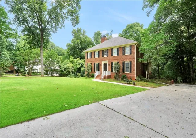 3rd image of 1180 Se Azalea Cir, Conyers, GA 30013 | MLS# 7793873
