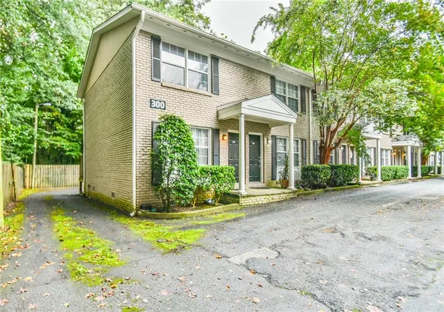 Townhouse at 2232 Dunseath Ave Nw #301, Atlanta, GA 30318 | MLS# 6946410 | | Sold on 2021-11-12