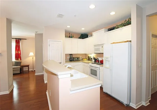 3rd image of 3150 Woodwalk Dr #2110, Atlanta, GA 30339 | MLS# 7773831