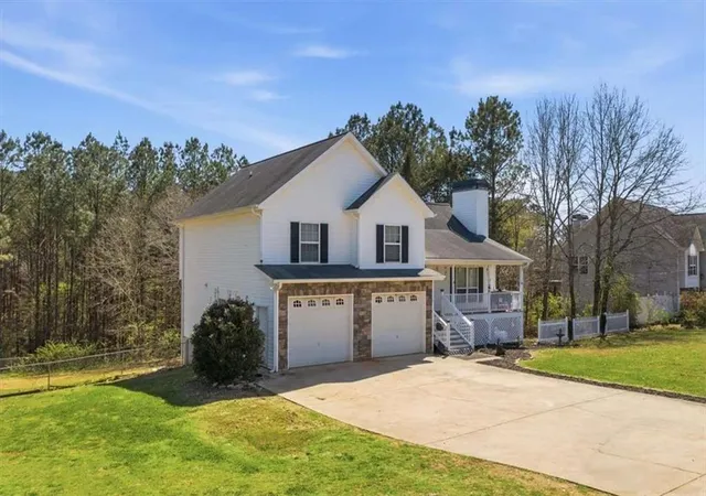 Photo 3 of Sale Pending at 70 Cedar Crk Xing, Cedartown, GA 30125 | MLS# 7809570 | Listing updated on 2026-10-07