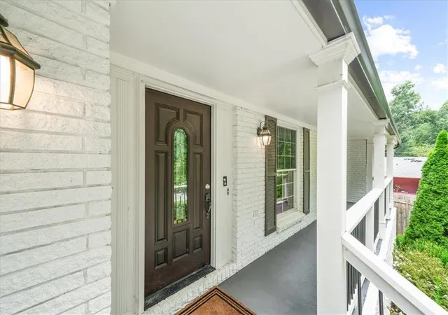 Photo 2 of Sale Pending at 620 Spalding Dr, Sandy Springs, GA 30328 | MLS# 7805291 | Listing updated on 2026-08-27