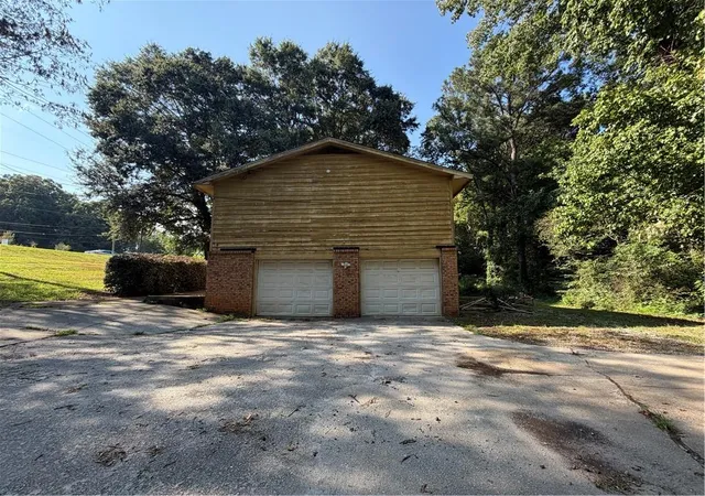 Photo 3 of Single family home for sale at 984 Beaver Ruin Rd, Norcross, GA 30093 | MLS# 7825099 | Listing updated on 2026-08-29